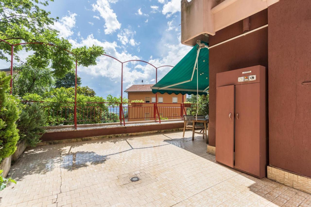 La Terrazza Apartment Brunate Bagian luar foto